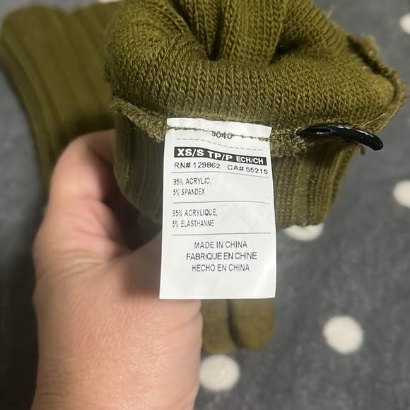 NWOT Nike army green women’s xs/s gloves - Picture 8 of 8